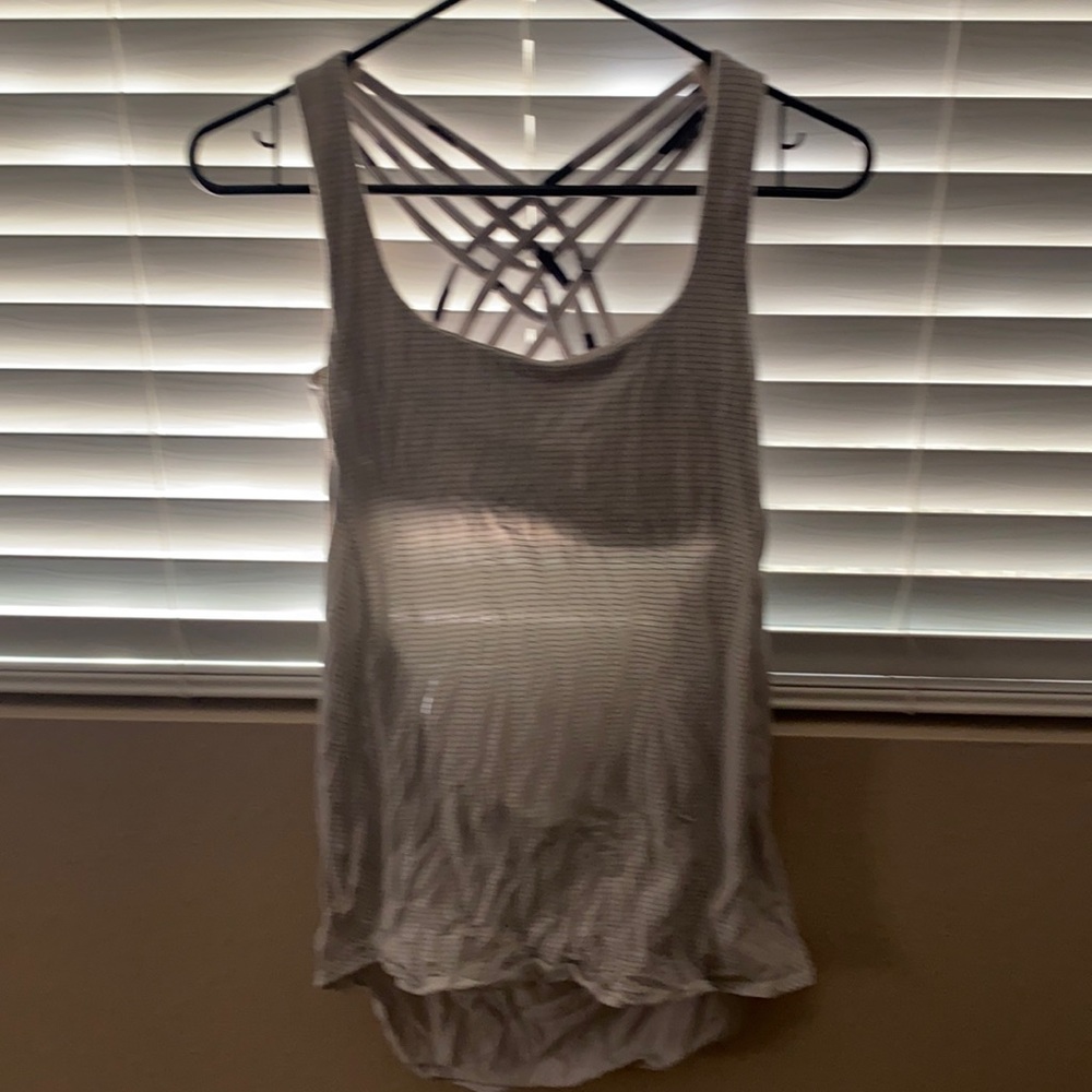 Lululemon top size 6 built-in bra